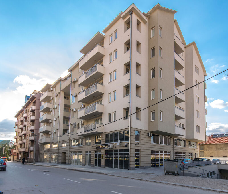 Svetosavska 24, Požarevac, Stambena zgrada, PVC i ALU stolarija